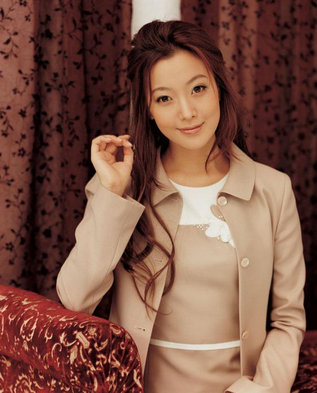 金喜善整容前原来样子(金喜善整容残到认不出)(1)