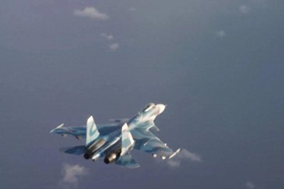 ​苏-33舰载机再展雄风，俄罗斯海军实力不容小觑