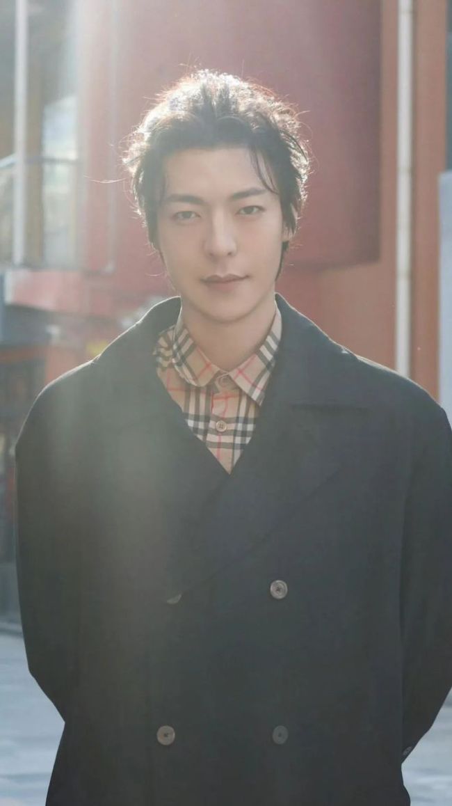 知名男星被曝欠钱不还 劈腿打人 论区沦陷了