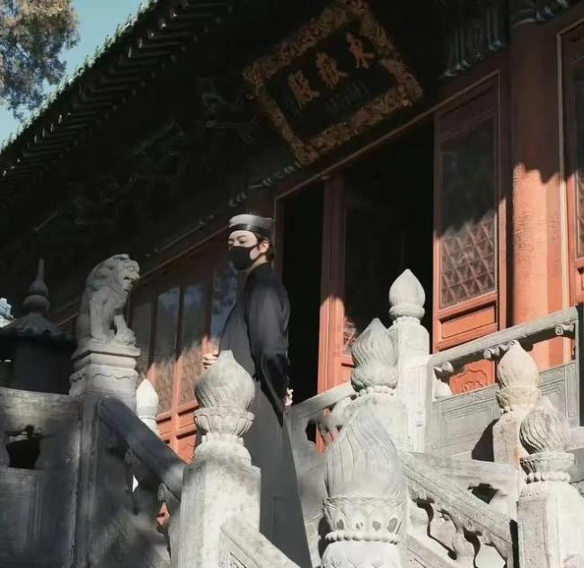 知名男星被曝欠钱不还 劈腿打人 论区沦陷了