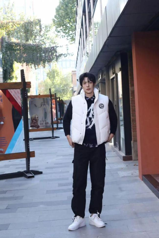 知名男星被曝欠钱不还 劈腿打人 论区沦陷了