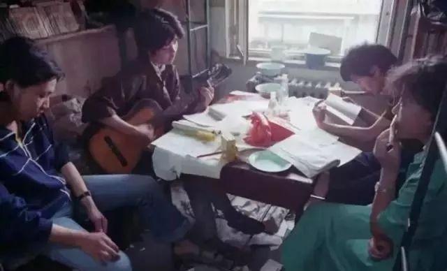 黄家驹张国荣合影曝光:看完这30组照片,才知岁月没有饶过任何人