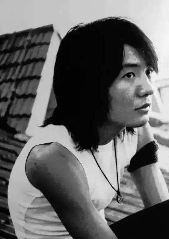 黄家驹张国荣合影曝光:看完这30组照片,才知岁月没有饶过任何人