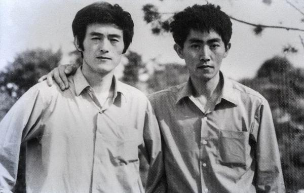 黄家驹张国荣合影曝光:看完这30组照片,才知岁月没有饶过任何人