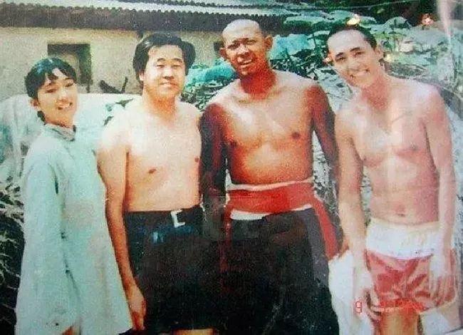 黄家驹张国荣合影曝光:看完这30组照片,才知岁月没有饶过任何人