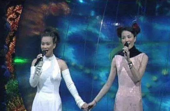 黄家驹张国荣合影曝光:看完这30组照片,才知岁月没有饶过任何人