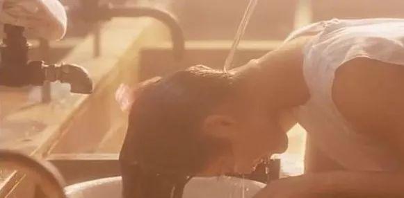 黄家驹张国荣合影曝光:看完这30组照片,才知岁月没有饶过任何人