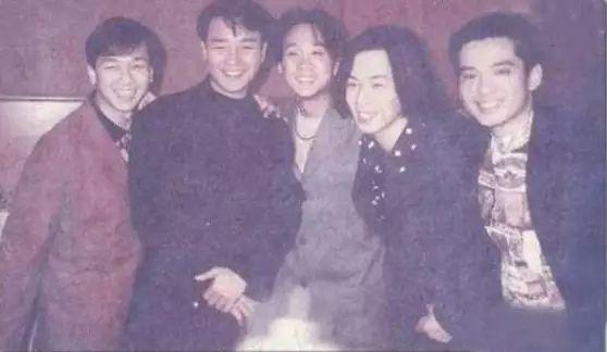 黄家驹张国荣合影曝光:看完这30组照片,才知岁月没有饶过任何人