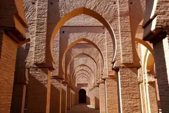 摩洛哥是讲什么语言（摩洛哥说什么语言为主）