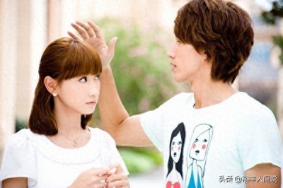 ​陈彦妃与老公庆祝结婚七周年，穿婚纱在浴缸里拍照，6岁儿子乱入