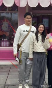 ​禁赛4年的孙杨罕露面：身高1.98米与妻子十指相扣，被嘲像大小孩