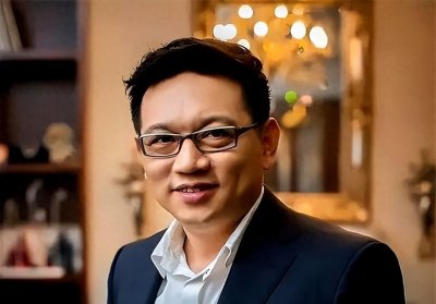 ​东方卫视骆新，主持《百里挑一》走红，这位“媒婆”的老婆是谁