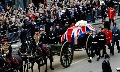 ​铁娘子撒切尔：英国民众恨不得生啖其肉，离世后无数人开香槟欢庆