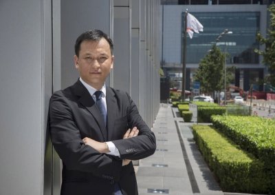 ​瑞幸咖啡实控人黎辉：父亲是原兰州军区副司令，妻子是知名主持人