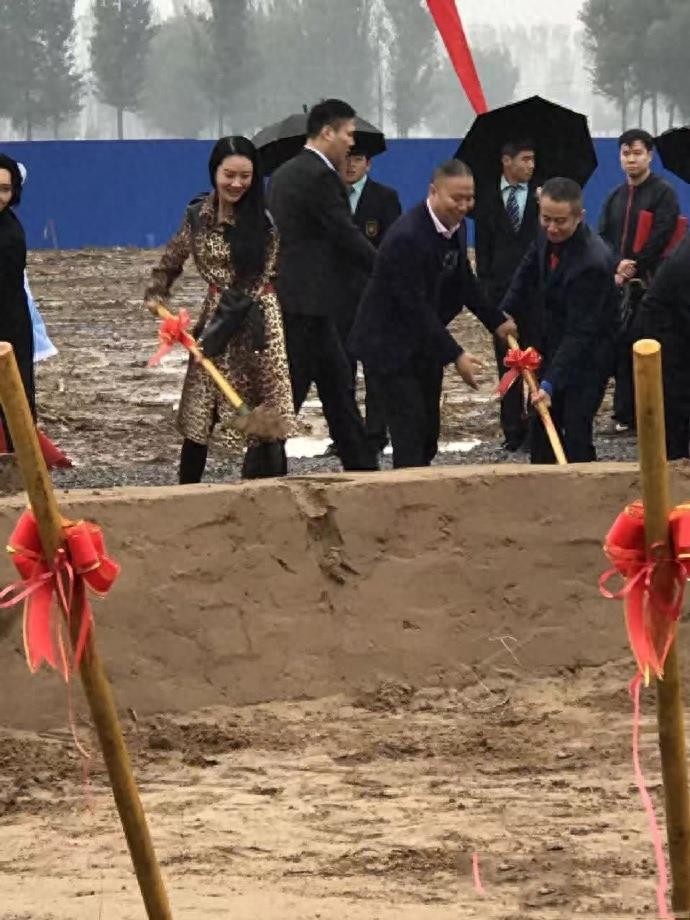 武林风上的举牌宝贝萌萌生活照曝光 看起来挺漂亮