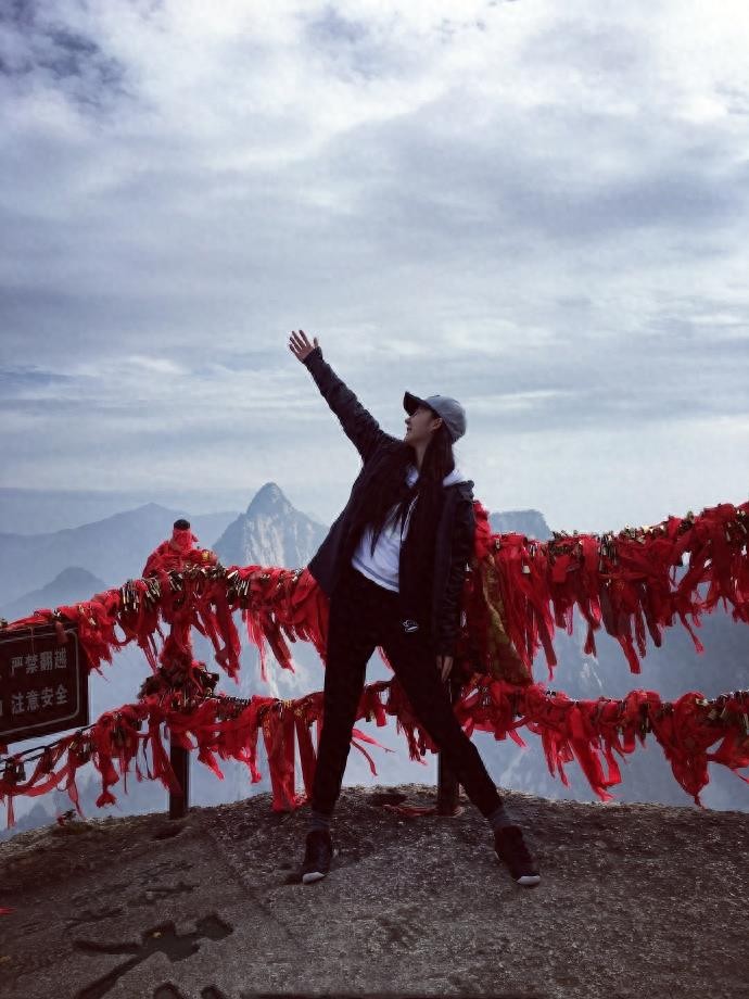 武林风上的举牌宝贝萌萌生活照曝光 看起来挺漂亮