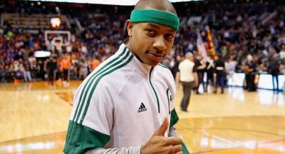 ​好弹跳！小托马斯训练中秀扣篮