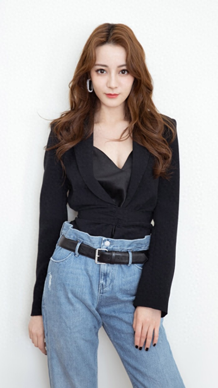 迪丽热巴性感时尚写真合集,超A,你爱了嘛?