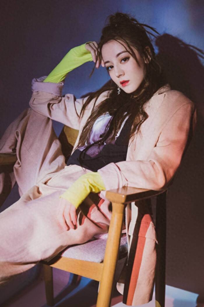 迪丽热巴性感时尚写真合集,超A,你爱了嘛?