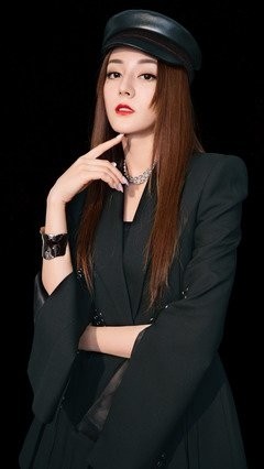 迪丽热巴性感时尚写真合集,超A,你爱了嘛?