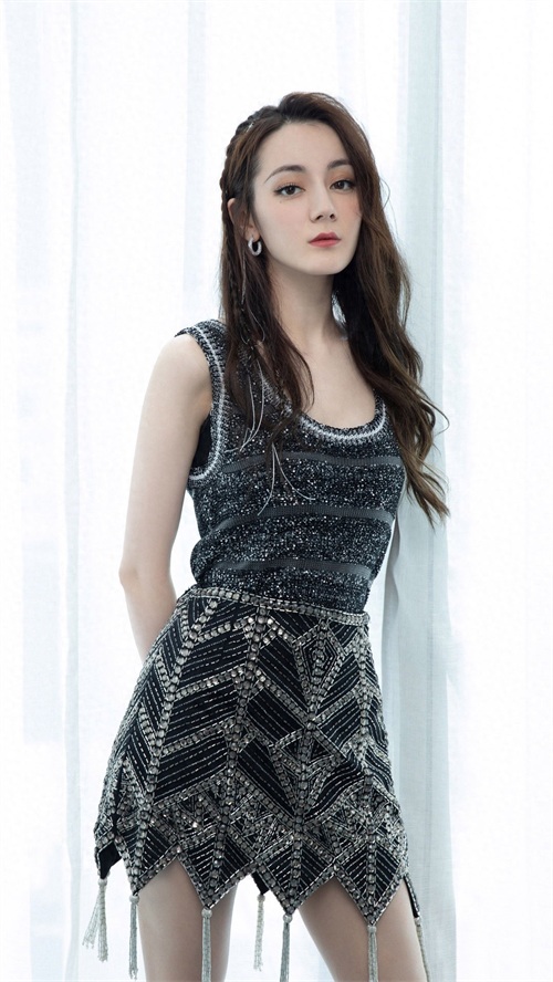 迪丽热巴性感时尚写真合集,超A,你爱了嘛?