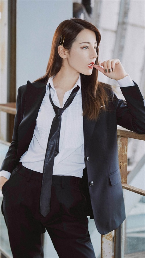 迪丽热巴性感时尚写真合集,超A,你爱了嘛?