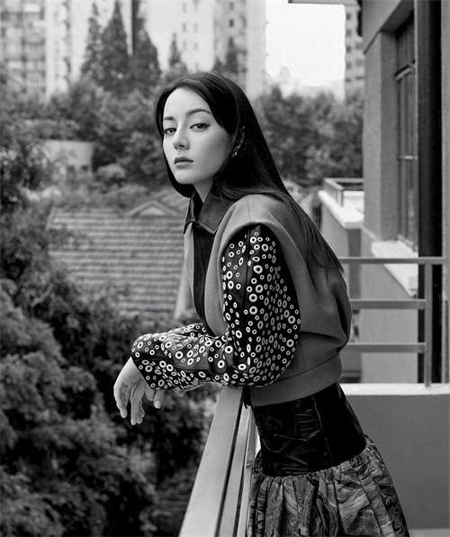 迪丽热巴性感时尚写真合集,超A,你爱了嘛?