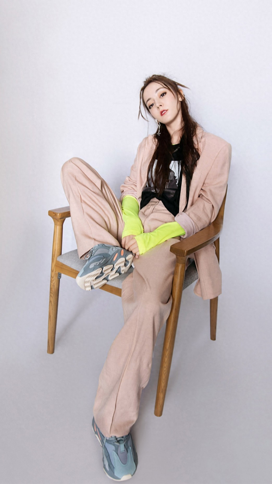 迪丽热巴性感时尚写真合集,超A,你爱了嘛?