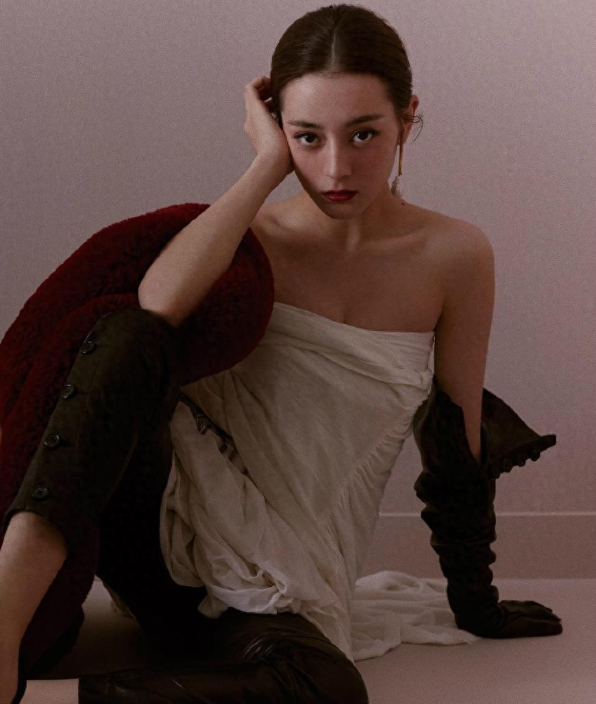 迪丽热巴性感时尚写真合集,超A,你爱了嘛?