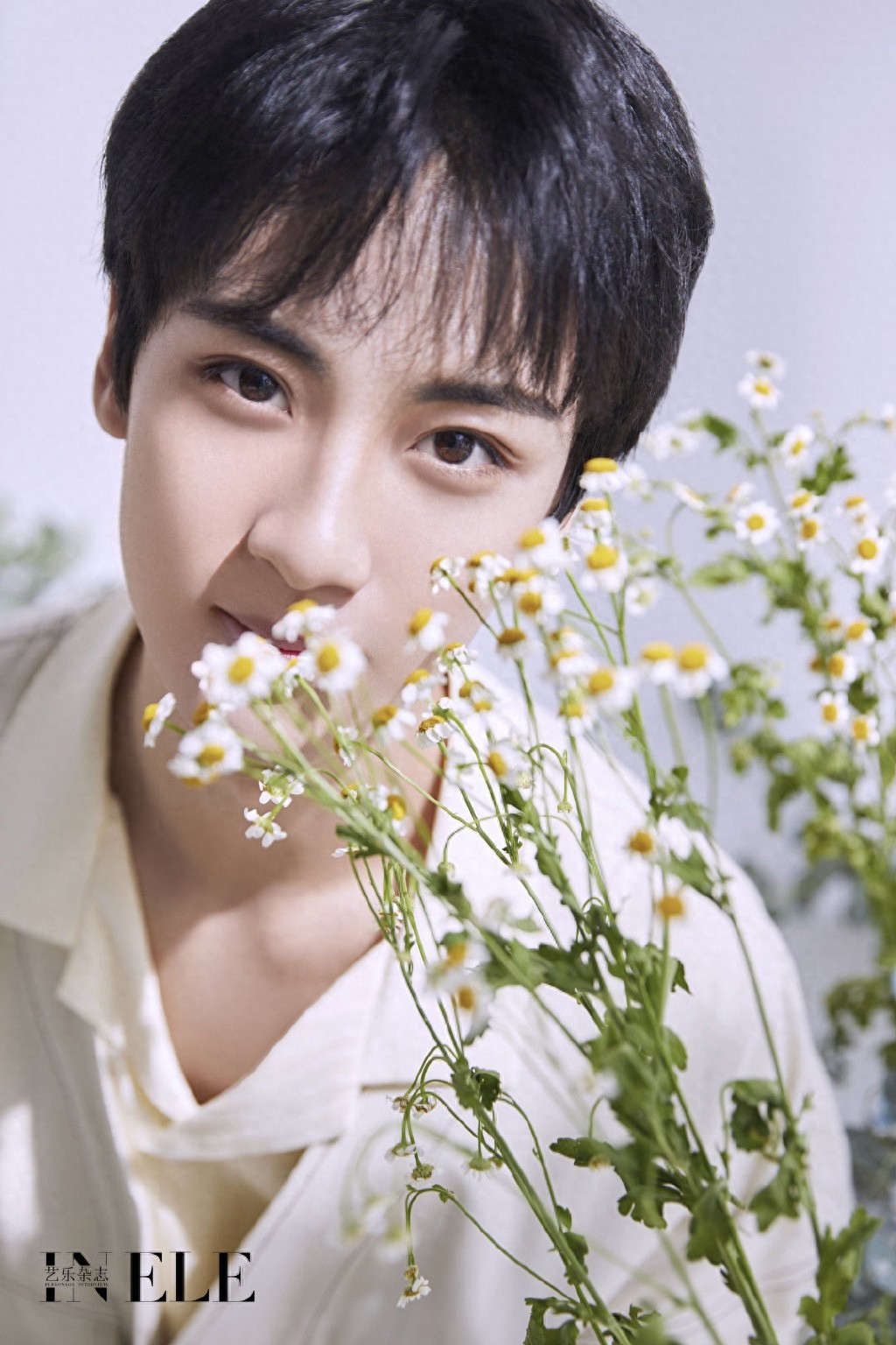 边程 清爽帅气写真图片