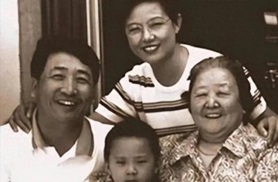 ​姜珊：被父亲姜昆掐断明星梦，因一段相声被内涵，如今44岁仍单身