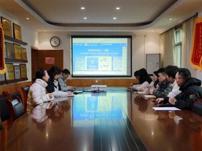 ​沙坪坝：“线上快办”+“红岩代办” 让企业办证“不出村”