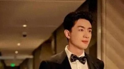 ​林更新上台，观众高喊赵丽颖：娱乐圈的友情佳话