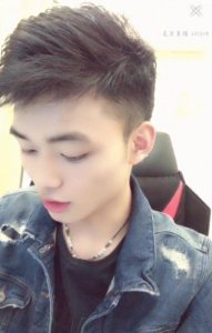 ​小潮晒帅气照，上演侧脸杀，网友：这以后还能叫潮姐吗？