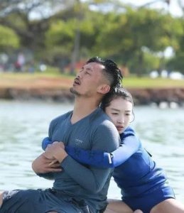 ​央视怒批没底线！“清纯玉女”的周冬雨，成了娱乐圈最大的笑话