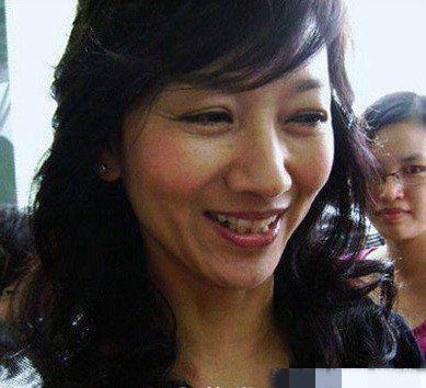 61岁赵雅芝素颜照曝光，皮肤黯淡无光皱纹明显，原来女神也会老