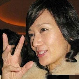 61岁赵雅芝素颜照曝光，皮肤黯淡无光皱纹明显，原来女神也会老