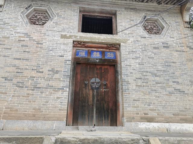 山西皇家寺院地宫（山西一座古庙埋着40万颗人头）(1)