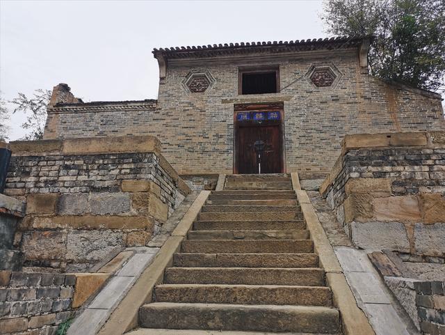 山西皇家寺院地宫（山西一座古庙埋着40万颗人头）(11)