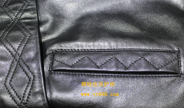 皮衣上有霉斑，怎么清洗掉