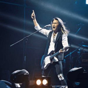 ​62岁阿美族歌手赴陆唱跨年！久违冻龄现身：我们有个家，名叫中国