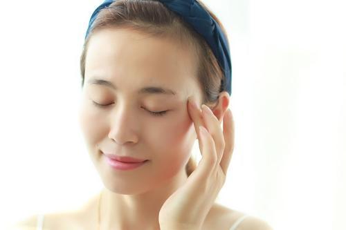 眼部有细纹怎么办5个小妙招解决（眼部细纹很容易出现）(5)