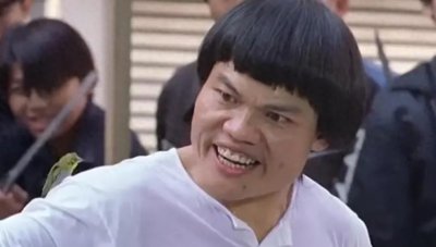 ​八两金：周星驰的御用丑配角，被前妻败光家产，又被爆一屋藏3娇
