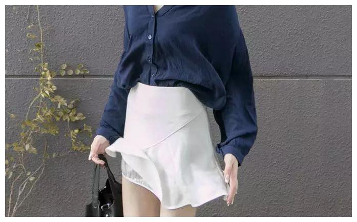 夏天裙子穿得再美，难免有不小心走光的尴尬经历