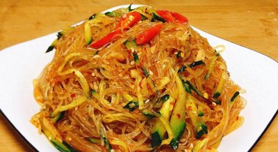 ​凉拌粉丝夏日家人最爱的一道凉菜，做法简单酸辣爽口又开胃，收藏