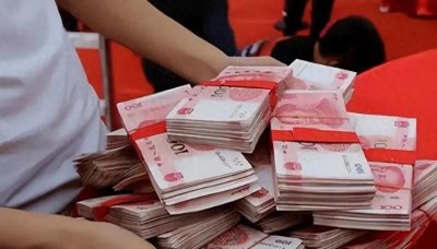 ​海南男子107万彩礼求婚，女友收下却提分手，半年后报应来了！