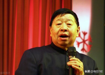 ​马季相声《送别》，小伙唱歌为女友送别，搭档一句话爆笑全场