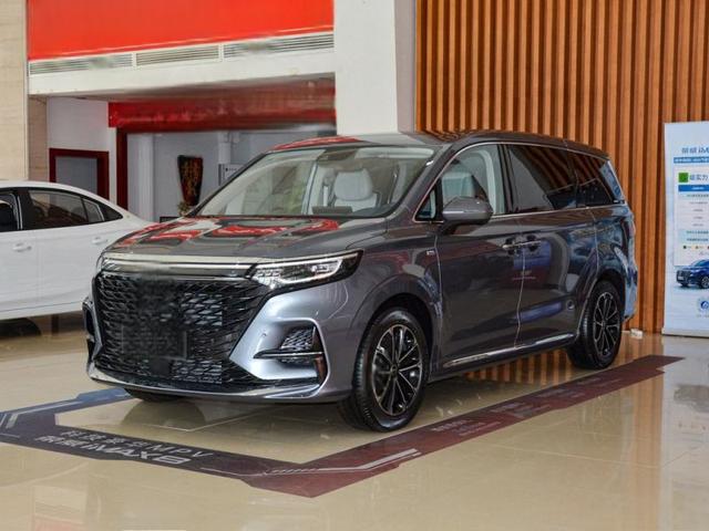 荣威iMAX82022款7座落地价是多少钱?荣威iMAX8价格-