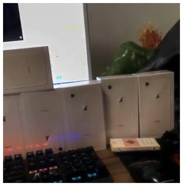 神豪快乐送15部苹果手机！YY周星冠军雷子晒真机！