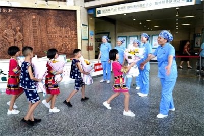 ​内乡县桃溪镇黑山村：五胞胎回家啦